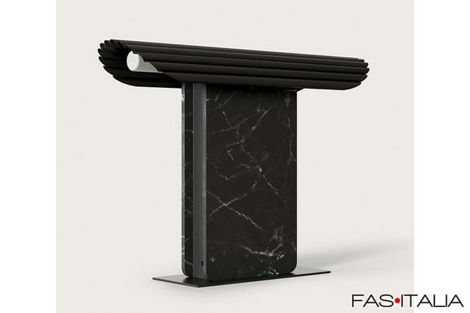 Illuminazione: Lampada in metallo e base in marmo Lampada in metallo e base in marmo