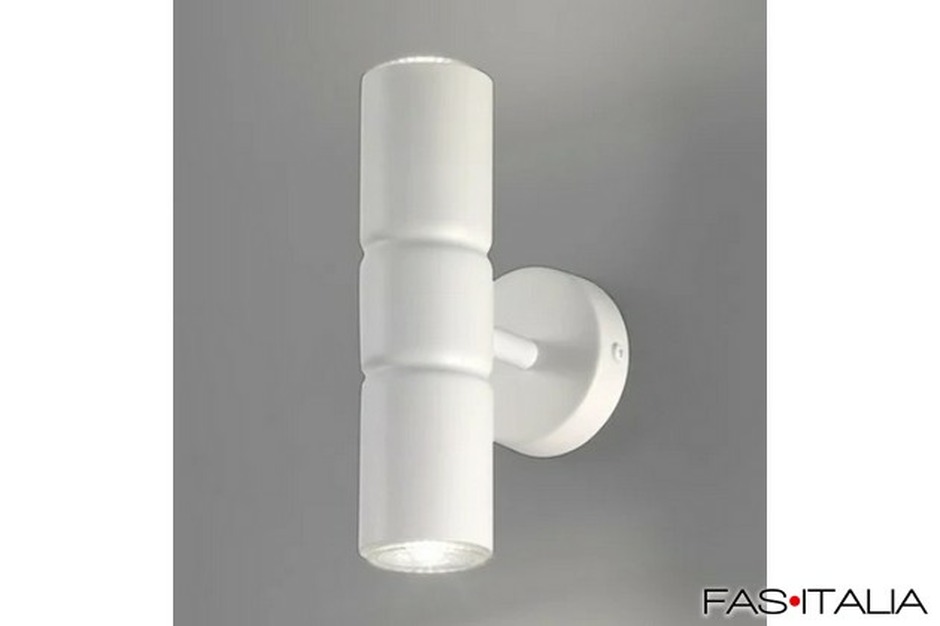 Lampada da parete in metallo verniciato a due luci