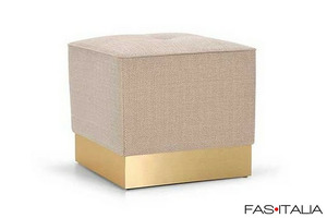 Pouf quadrato con zoccolo laminato