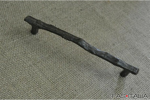 Maniglietta in bronzo a forma di tronco