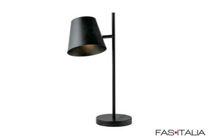 Lampada da tavolo in ferro grezzo