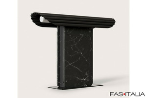 Lampada in metallo e base in marmo Lampada in metallo e base in marmo